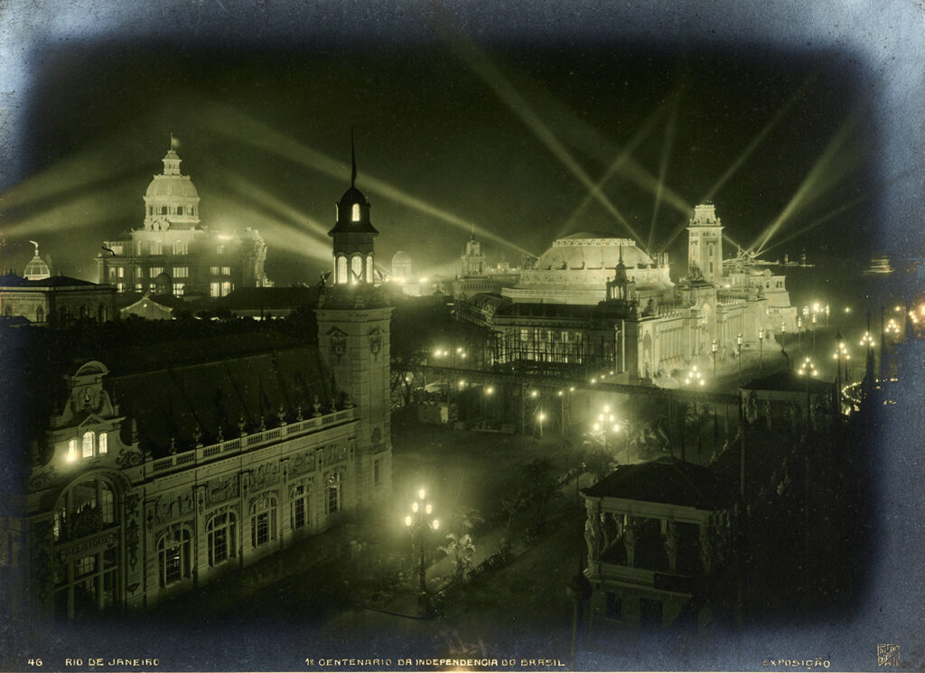 The centenary exposition at night. Photograph by Bippus Rio. Courtesy of the Instituto Moreira Salles.